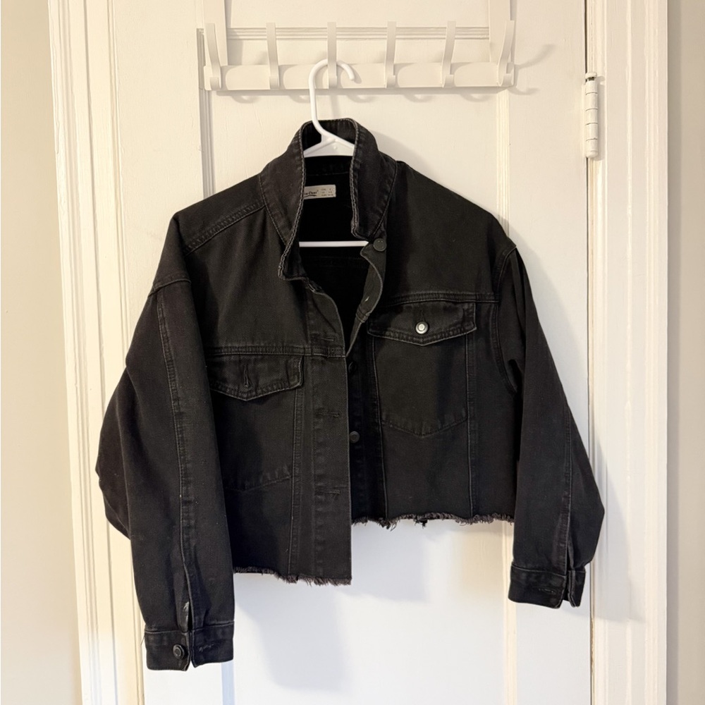 Chic Black Cropped Denim Jacket